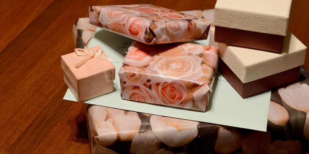 Wedding Gifts Home Decor, wedding gift ideas, fragrance home décor, luxury scented candles, aroma diffuser wedding gift, stylish home accessories, romantic home fragrance, natural wax candles, wedding keepsake gifts, premium housewarming gifts, decorative wedding décor