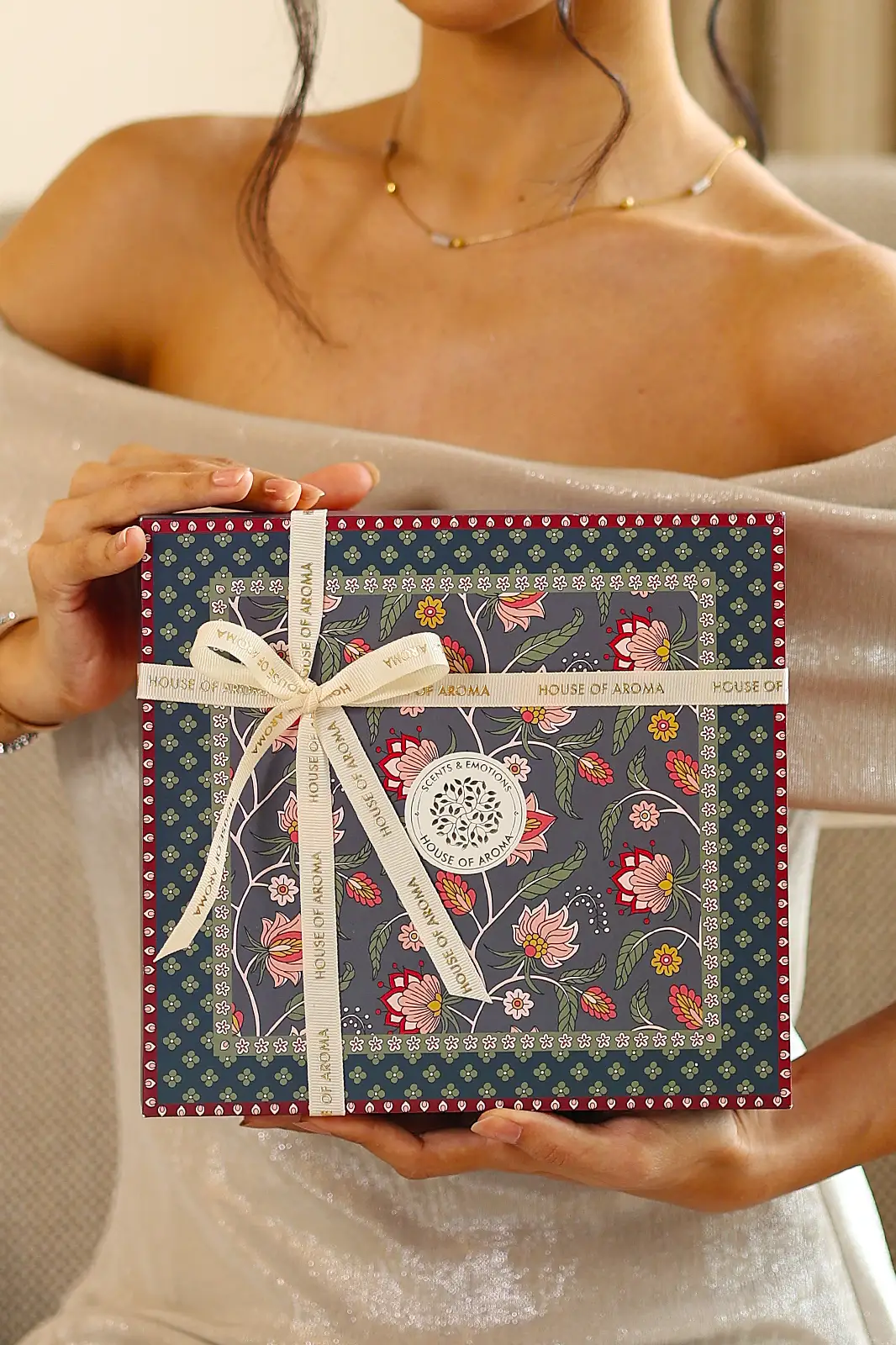 Soulful Living Edit Gift box , luxury gift box, luxury gift sets, premium gift items, organic gift hampers, luxury gifting, gift box, house of aroma, diwali gift sets, luxury gifting hampers, scented gifts