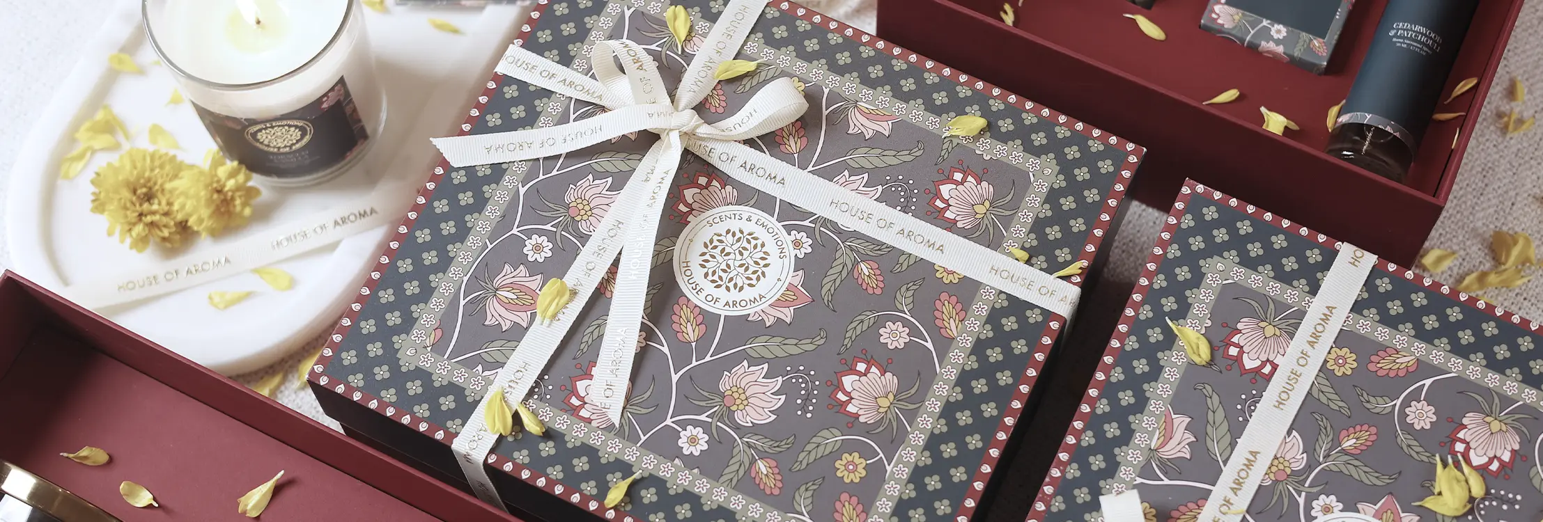 Soulful Living Edit Gift box , luxury gift box, luxury gift sets, premium gift items, organic gift hampers, luxury gifting, gift box, house of aroma, diwali gift sets, luxury gifting hampers, scented gifts