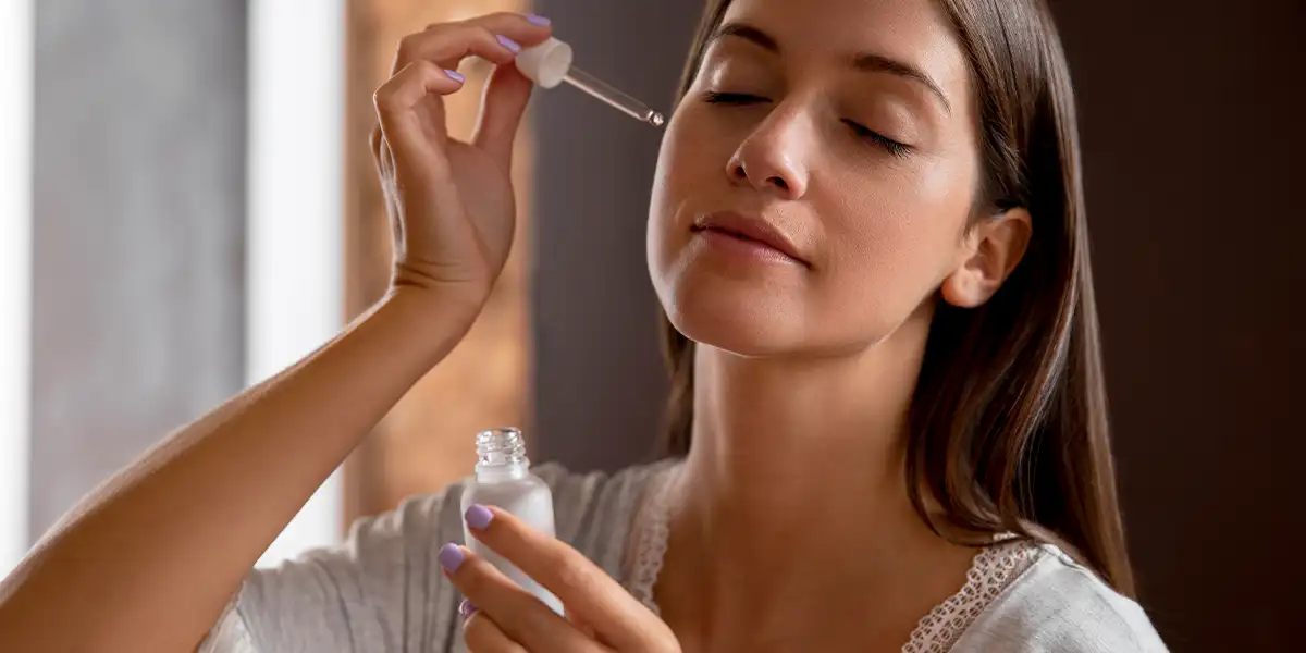 lavender oil benefits, tea tree oil, glowing skin oils, natural skincare oils, essential oils glow, healthy skin oils, anti aging oils, hydrating face oils, clear skin remedy, pure essential oils, skin nourishing oils, beauty oil blend