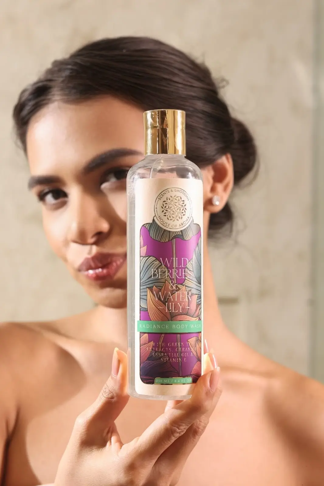 Wild Berries and Water Lily Body Wash, Wild Berries Body Wash, Water Lily Body Wash, Berry Body Wash, Best Body Wash Fragrance, Body Wash & Shower Gel, Body Wash for Women, Body Wash for Dry Skin, Body Wash for Dry Skin, Refreshing Water Lily Shower Experience, Floral Therapy in Body Wash, Relaxing Water Lily Scent, House of Aroma